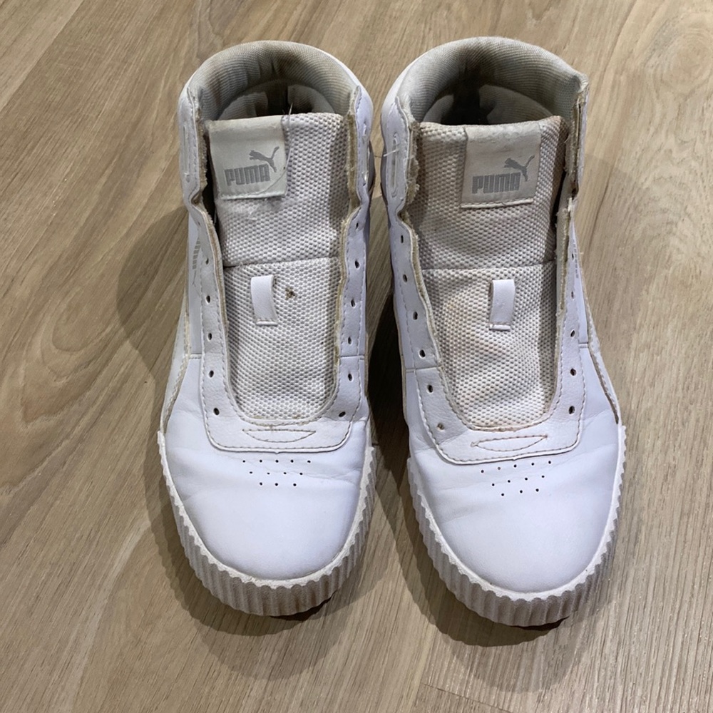White puma shoes
